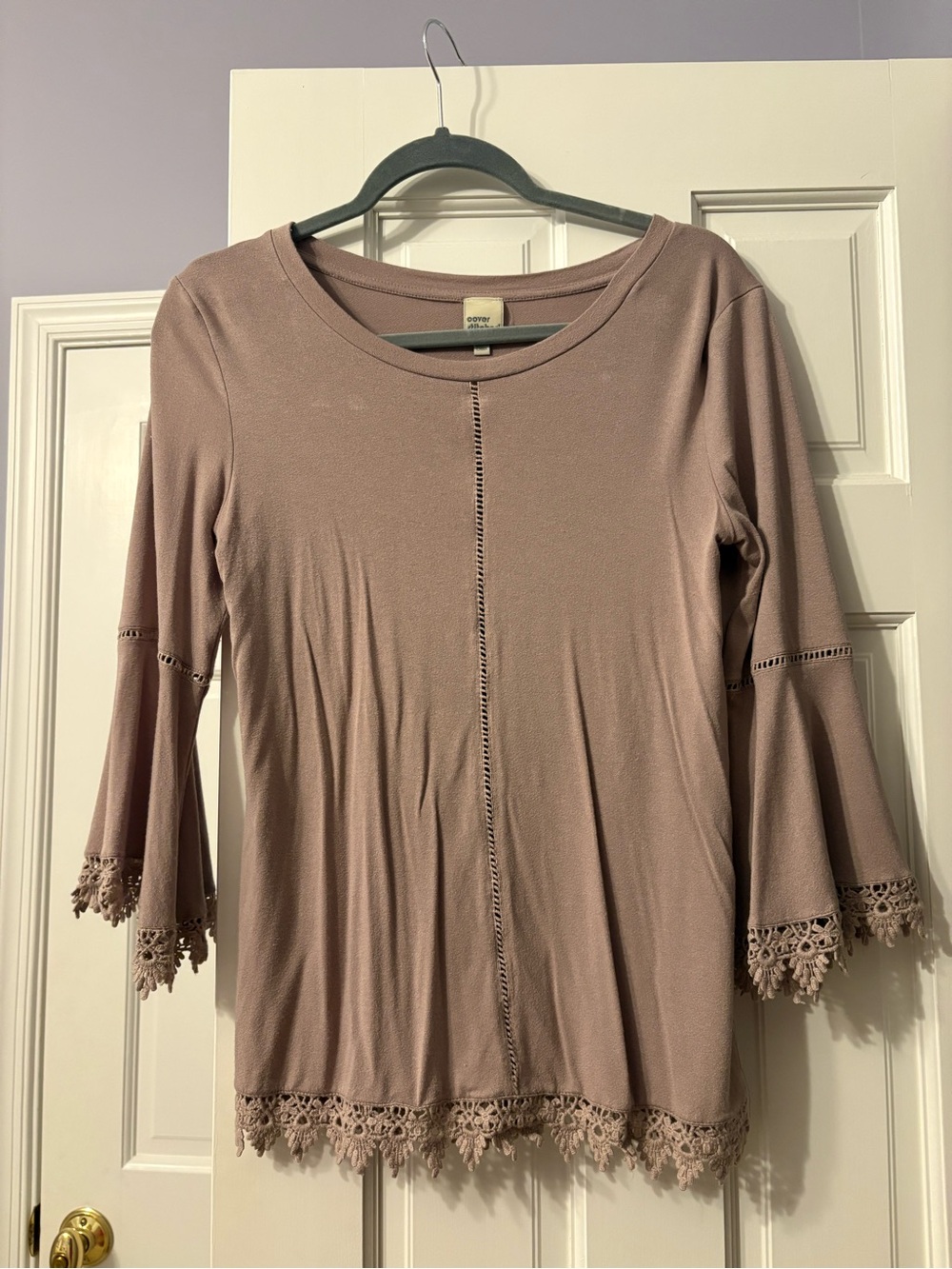 Lace-Hem Bell Sleeve Top in Mauve